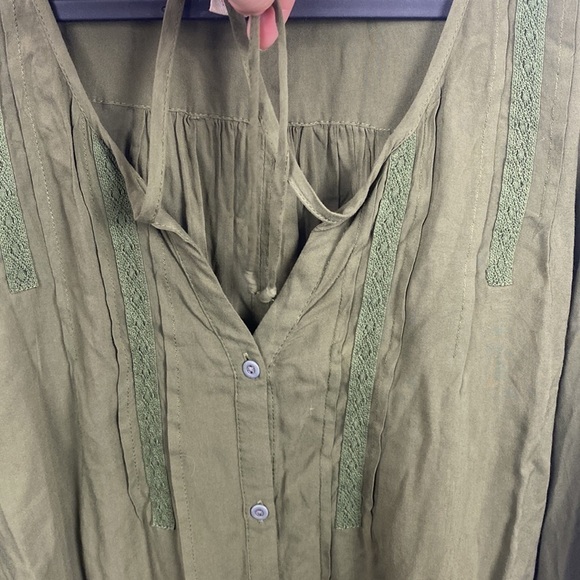 Sun & Shadow Olive Green Button Front Lace Ribbon Accent Blouse - Size Large - Picture 6 of 12